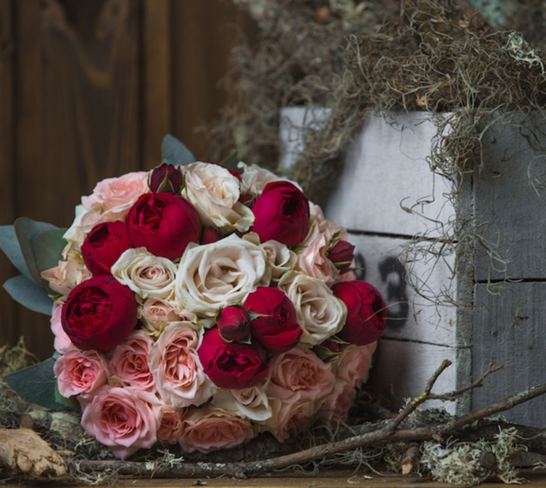 Luxurious & Elegant Bouquet of vivacious red-soft pink Roses